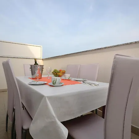 Awesome In With Swimming Pool Апартаменты