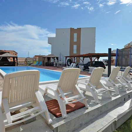 Апартаменты Awesome In With Swimming Pool Нин