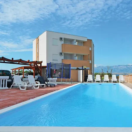 Awesome In With Swimming Pool *