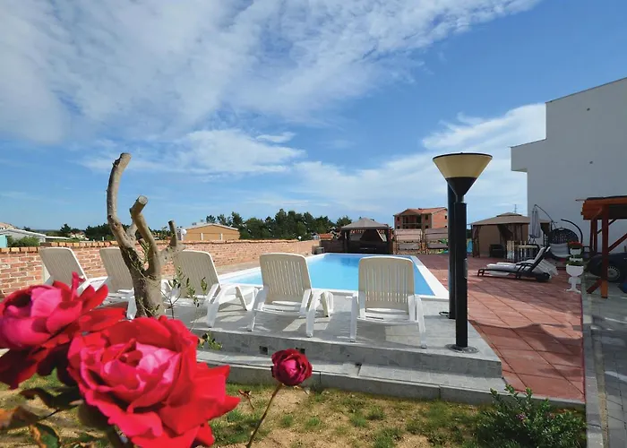 Awesome In With Swimming Pool Апартаменты