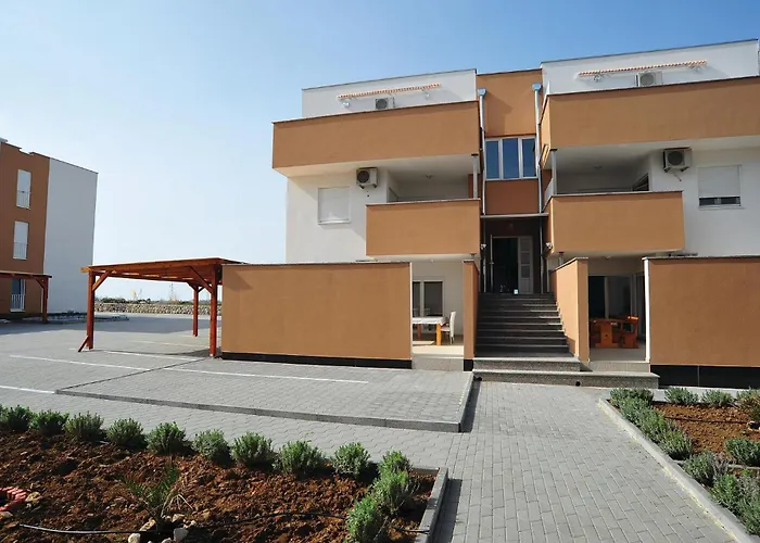 Awesome In With Swimming Pool Апартаменты Нин