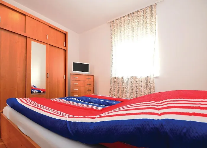 Awesome In With Swimming Pool Апартаменты Нин