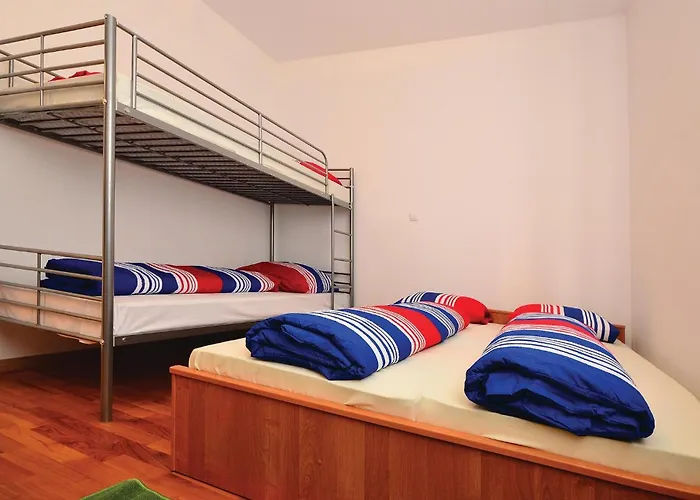 Awesome In With Swimming Pool Апартаменты Нин