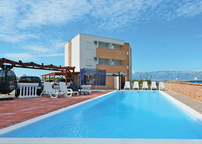 Awesome In With Swimming Pool *